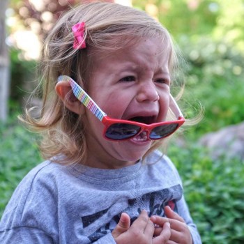 Kilka powodów dlaczego dzieci nie chcą nosić okularów przeciwsłonecznych i porad jak to zmienić